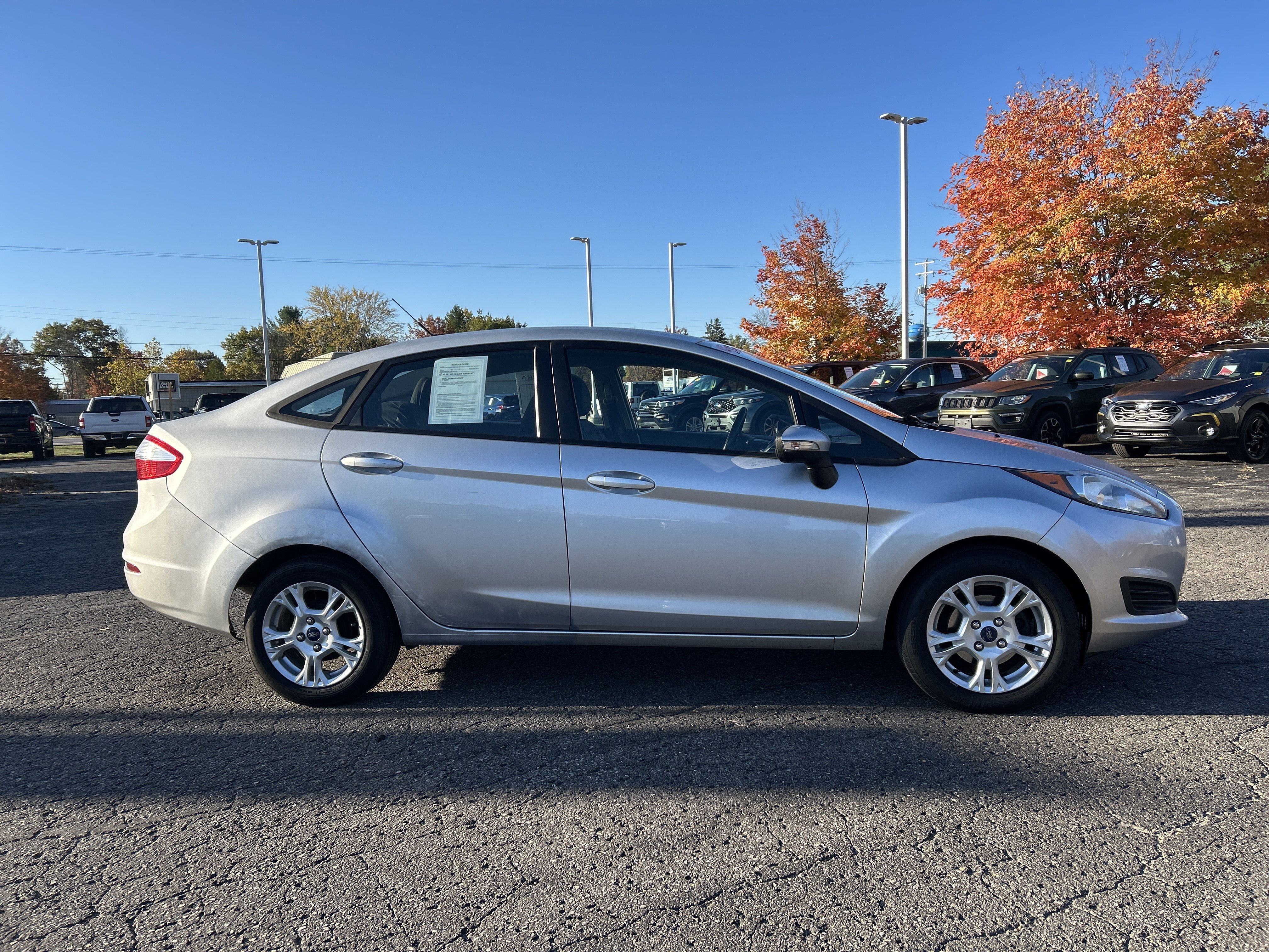 Used 2014 Ford Fiesta SE FWD image 2