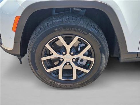 Used 2023 Jeep Grand Cherokee L Limited w/ Luxury Tech Group II AWD/4WD image 24