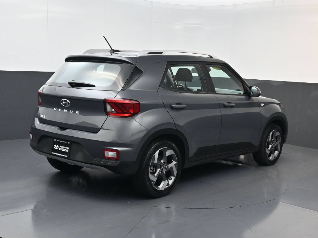 Certified 2025 Hyundai Venue SEL FWD image 4