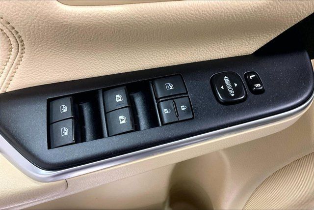 Used 2017 Toyota Camry XLE w/ Moonroof Package FWD image 39
