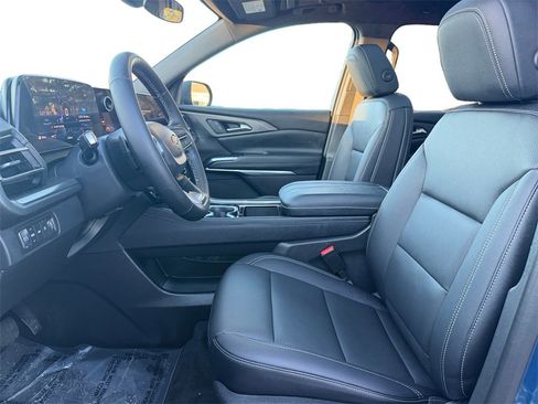 Used 2025 Chevrolet Traverse LT w/ Sun and Wheel Package image 10