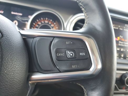 Certified 2018 Jeep Wrangler Unlimited Sahara AWD/4WD image 21