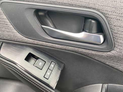 Used 2022 Nissan Rogue SV image 12