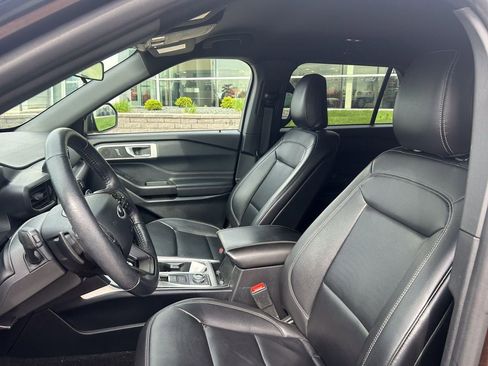 Used 2020 Ford Explorer XLT w/ Equipment Group 202A AWD/4WD image 10