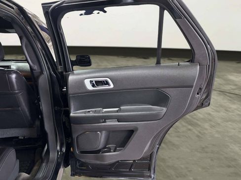 Used 2014 Ford Explorer Limited w/ Equipment Group 301A AWD/4WD image 18