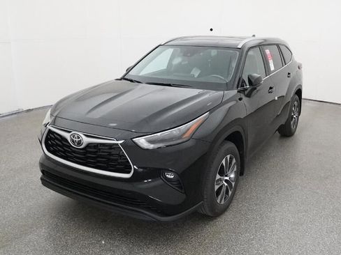 New 2026 Toyota Highlander XLE image 16