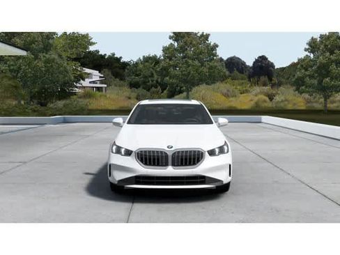 New 2026 BMW 530i xDrive w/ Premium Package image 3