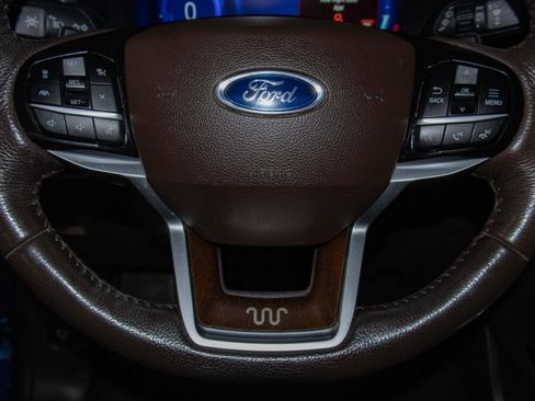 Used 2021 Ford Explorer King Ranch w/ Premium Technology Package image 12