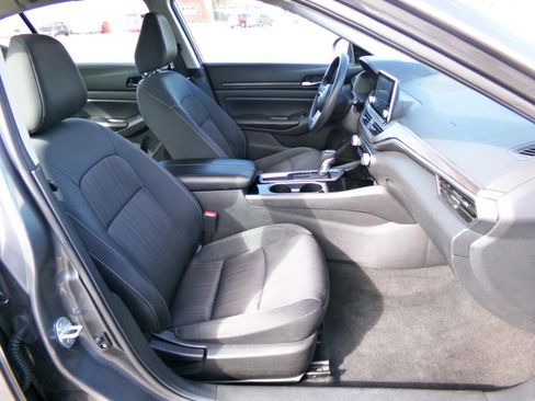 Used 2024 Nissan Altima 2.5 SV image 14