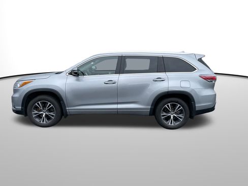 Used 2016 Toyota Highlander XLE image 7
