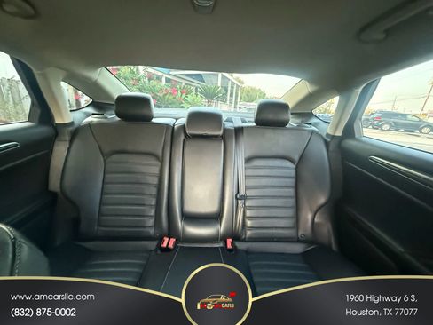 Used 2017 Ford Fusion SE w/ Fusion SE Technology Package image 5