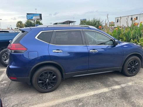 Used 2019 Nissan Rogue SV FWD image 3
