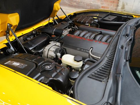 Used 2002 Chevrolet Corvette Convertible w/ Preferred Equipment Group2 image 33