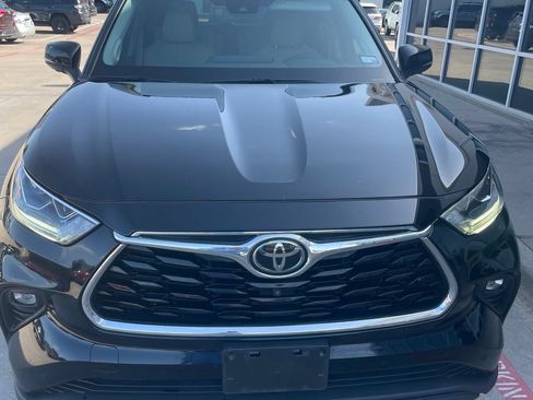 Used 2020 Toyota Highlander Limited FWD image 3