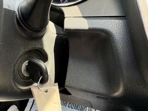 Used 2019 Toyota Camry SE image 30