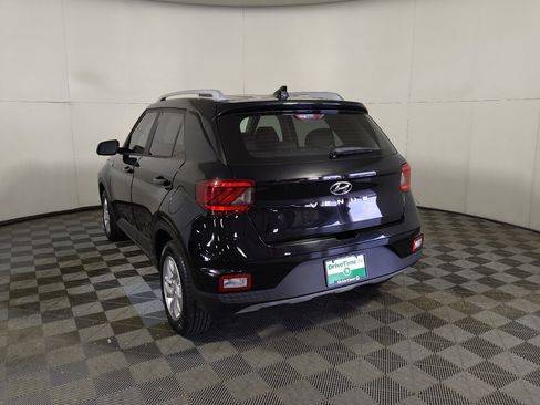 Used 2020 Hyundai Venue SEL FWD image 6