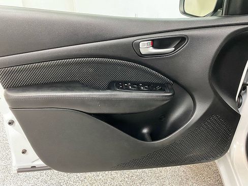 Used 2016 Dodge Dart SXT image 9