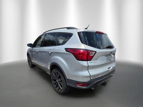 Used 2019 Ford Escape SE FWD image 2