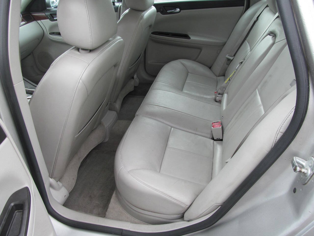 Used 2007 Chevrolet Impala LT FWD image 16