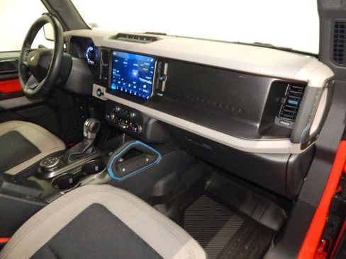 Used 2023 Ford Bronco Wildtrak image 19