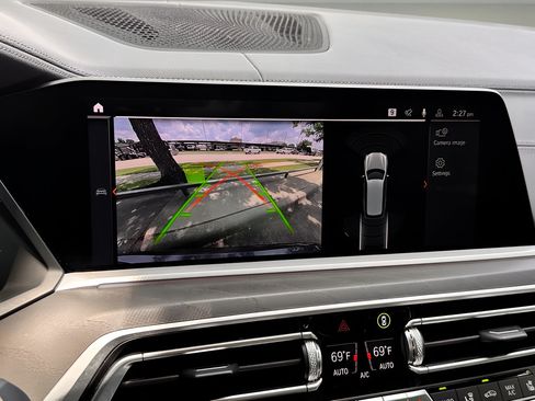 Used 2022 BMW X7 xDrive40i w/ M Sport Package AWD/4WD image 8