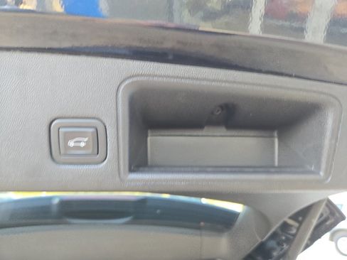 Used 2024 GMC Terrain SLT image 24