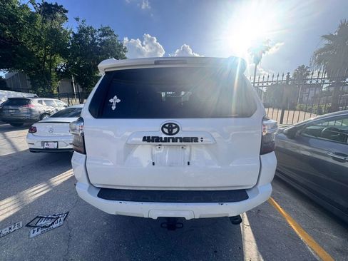 Used 2020 Toyota 4Runner SR5 Premium w/ Moonroof Package AWD/4WD image 5