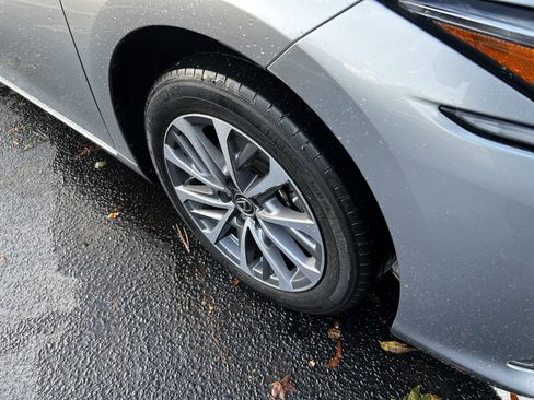 Certified 2023 Lexus ES 350 w/ Premium Package image 11