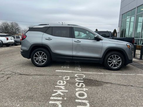 Used 2024 GMC Terrain SLT image 14