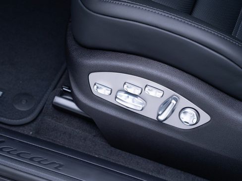 Used 2026 Porsche Macan AWD/4WD image 15