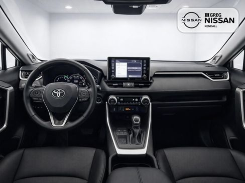Used 2019 Toyota RAV4 Limited w/ Cold Weather Package FWD image 10