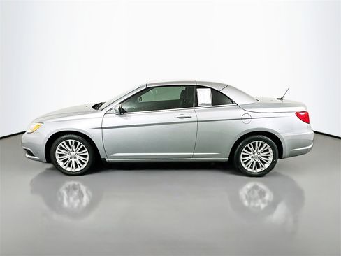 Used 2013 Chrysler 200 Limited image 4