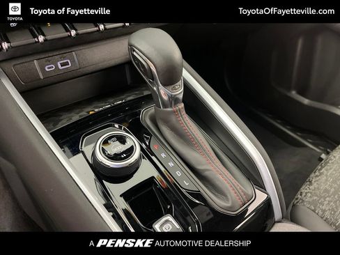 Used 2024 Chevrolet Colorado Z71 w/ Z71 Convenience Package 2 AWD/4WD image 26