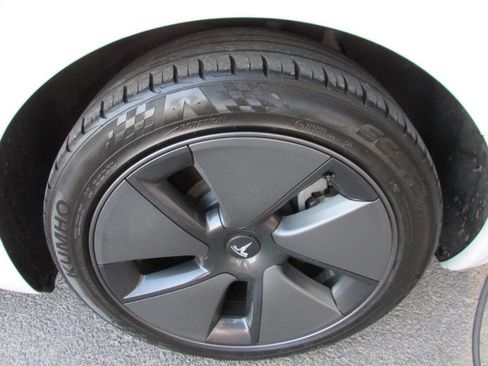 Used 2021 Tesla Model 3 Standard Range Plus image 43