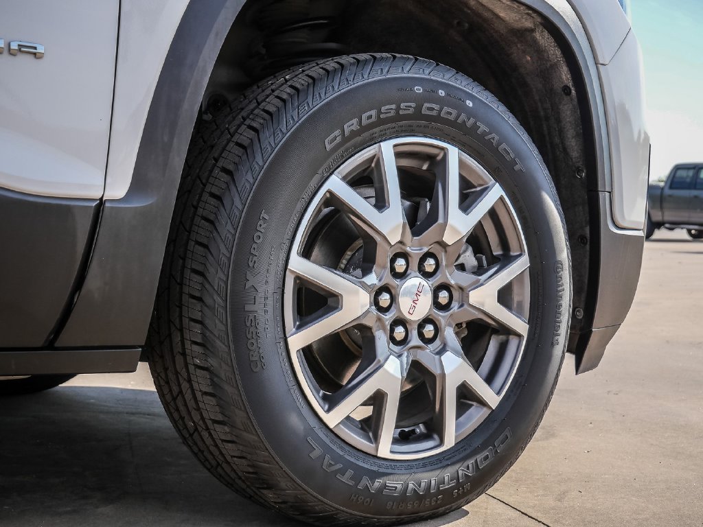 Used 2023 GMC Acadia SLE w/ LPO, Floor Liner Package FWD image 9