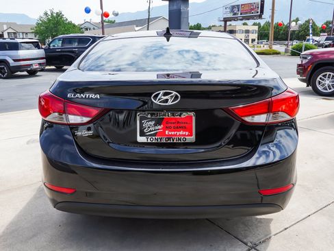 Used 2016 Hyundai Elantra SE w/ Option Group 02 FWD image 7