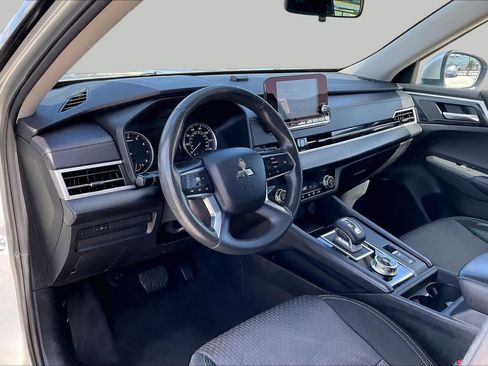Used 2023 Mitsubishi Outlander ES FWD image 33