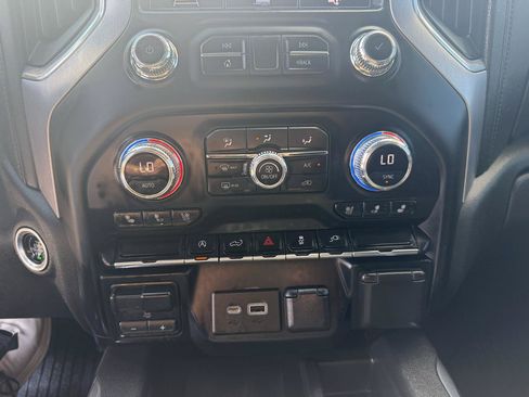 Used 2020 GMC Sierra 1500 SLT RWD image 21