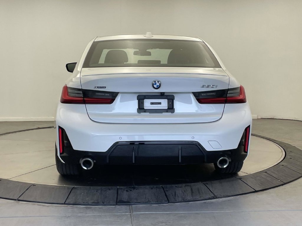 Used 2024 BMW 330i xDrive Sedan w/ M Sport Package AWD/4WD image 4