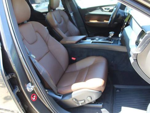 Used 2018 Volvo XC60 T5 Momentum w/ Vision Package AWD/4WD image 30