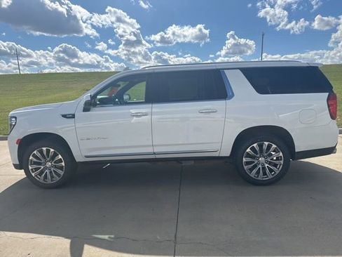 Used 2022 GMC Yukon XL Denali w/ Denali Premium Package AWD/4WD image 6