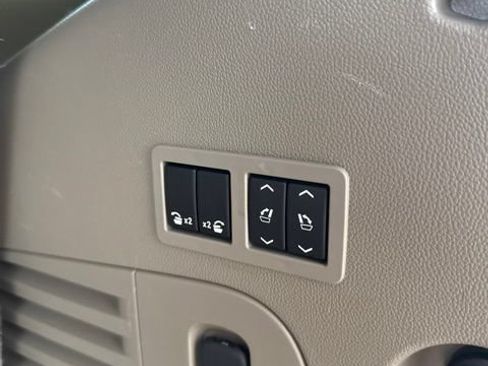 Used 2018 GMC Yukon SLT w/ Premium Edition AWD/4WD image 26