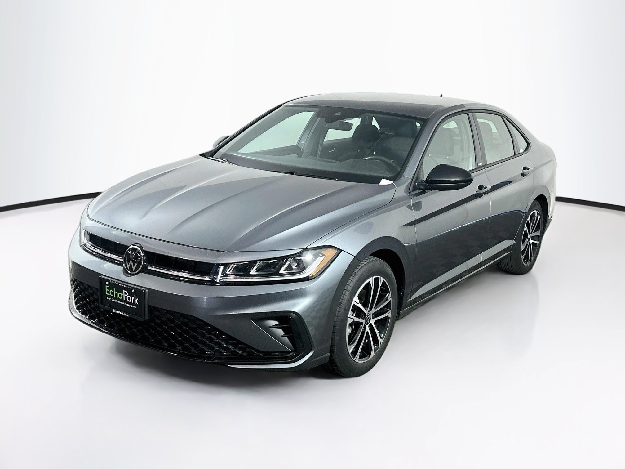 Used 2025 Volkswagen Jetta Sport FWD image 3