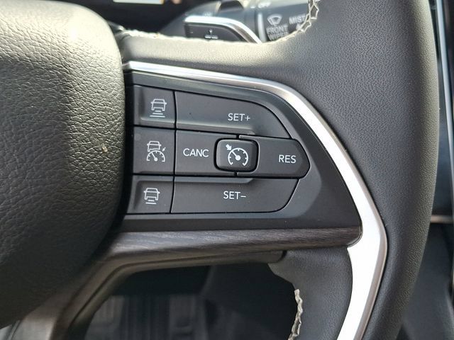 Used 2023 Jeep Grand Cherokee Limited w/ Black Appearance Package AWD/4WD image 23