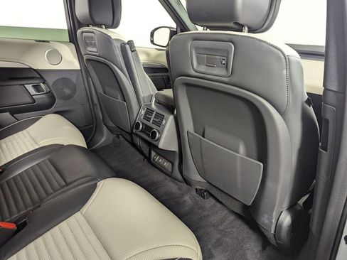 Used 2024 Land Rover Discovery Dynamic SE image 37