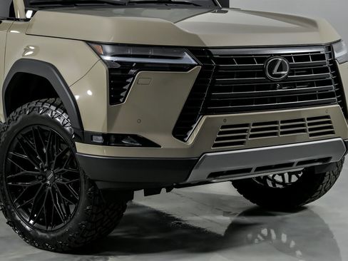 Used 2025 Lexus GX 550 image 3