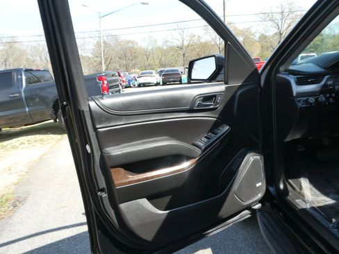 Used 2019 Chevrolet Suburban LT w/ LT Midnight Edition image 13
