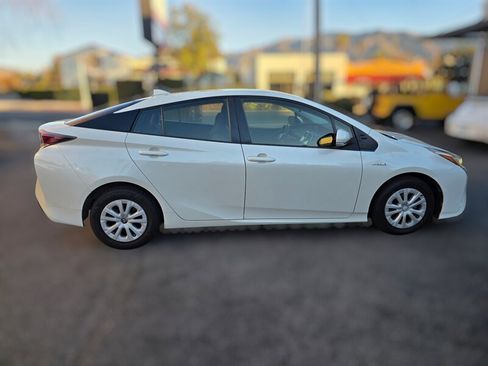 Used 2017 Toyota Prius Three Touring image 5