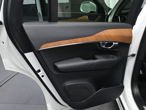 Used 2022 Volvo XC90 T6 Momentum w/ Climate Package image 14