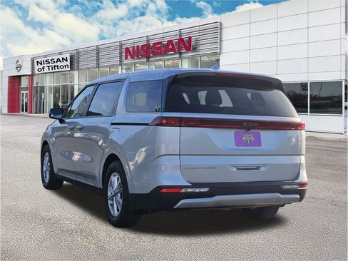 Used 2022 Kia Carnival LX image 5